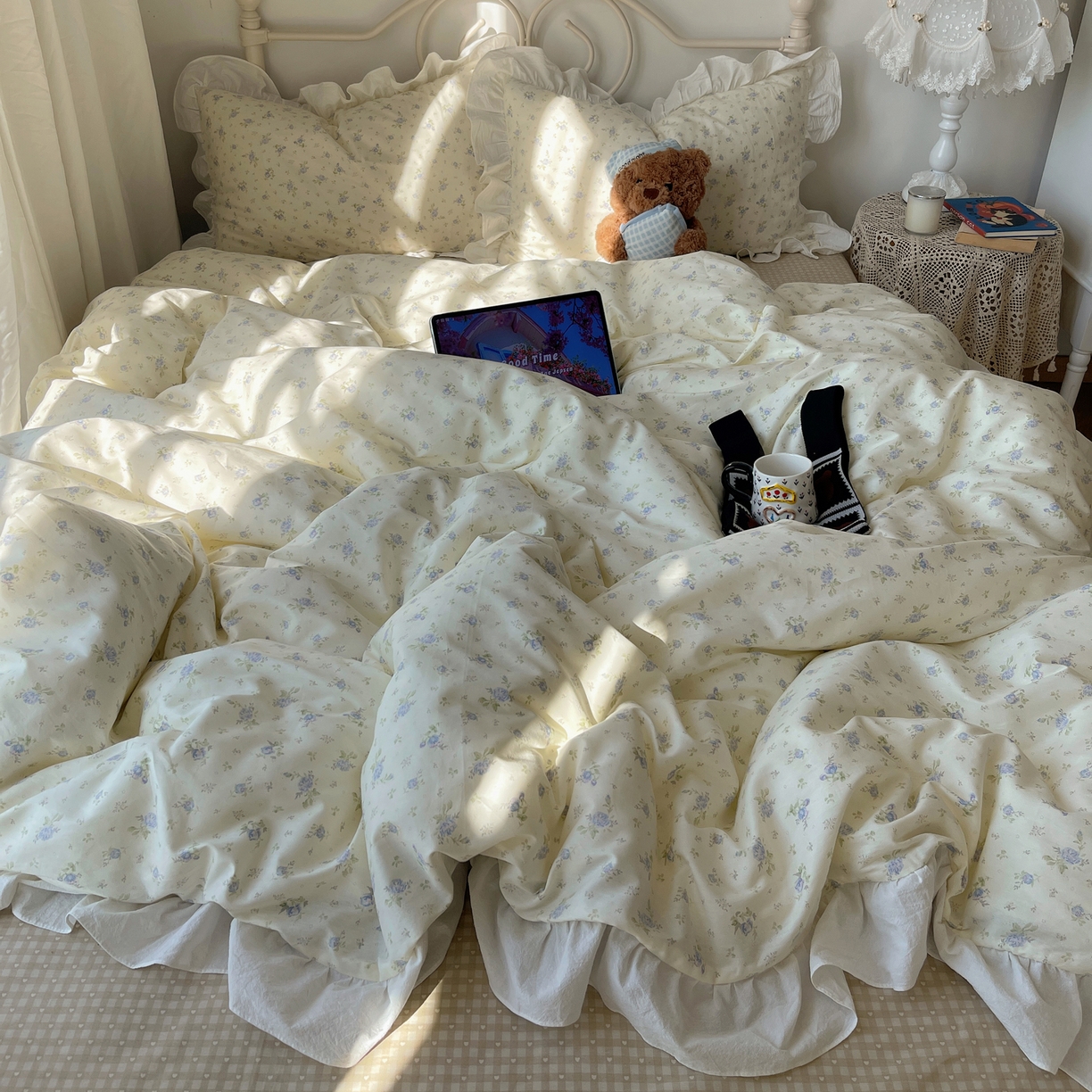 91家纺网 家纺一手货源 找家纺 六巷胡同 2026春夏新款INS博主风韩系小碎花全棉花边款四件套 知棠