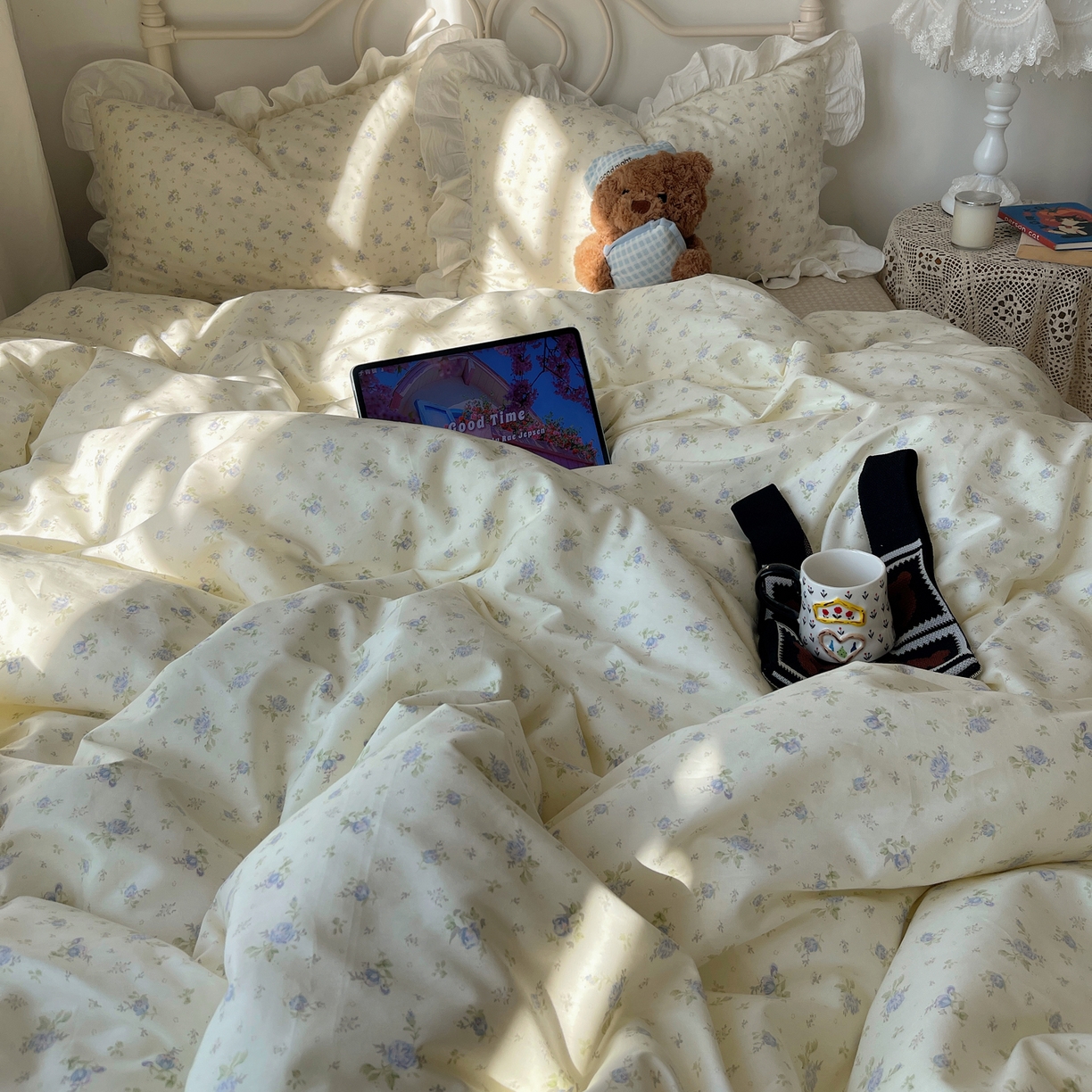 91家纺网 家纺一手货源 找家纺 六巷胡同 2026春夏新款INS博主风韩系小碎花全棉花边款四件套 知棠