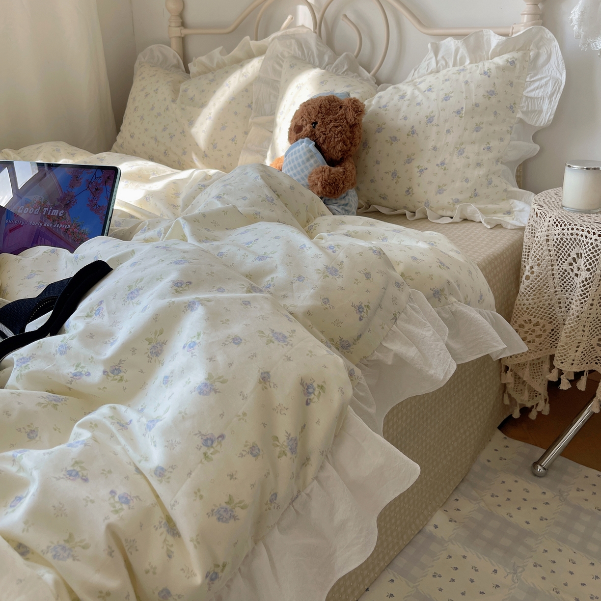 91家纺网 家纺一手货源 找家纺 六巷胡同 2026春夏新款INS博主风韩系小碎花全棉花边款四件套 知棠