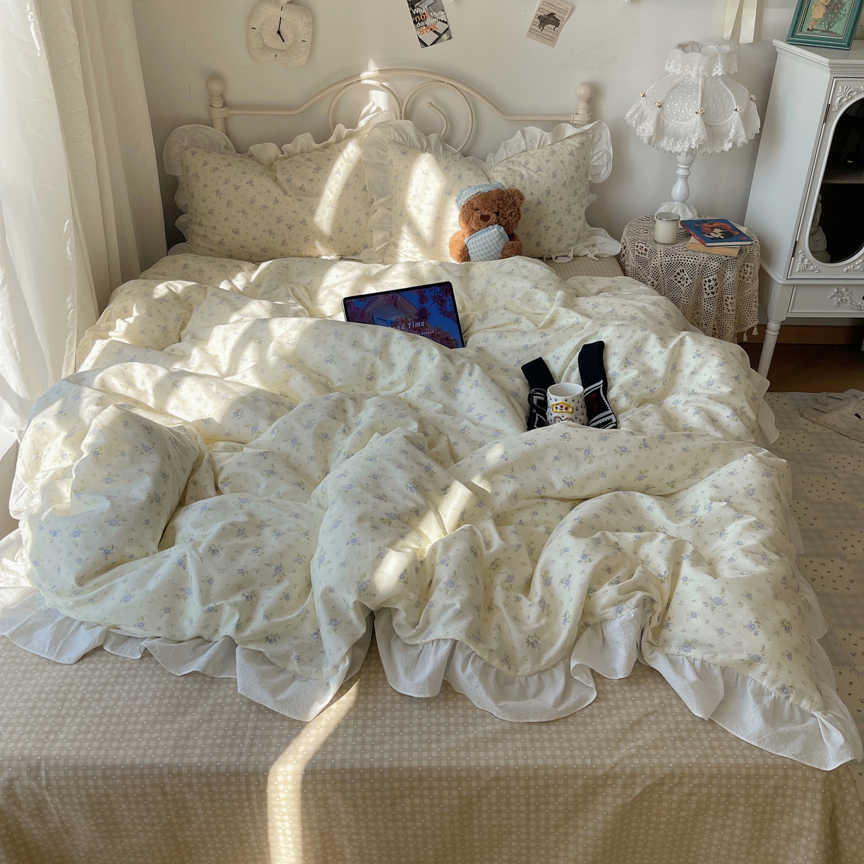 91家纺网 家纺一手货源 找家纺 六巷胡同 2026春夏新款INS博主风韩系小碎花全棉花边款四件套 知棠