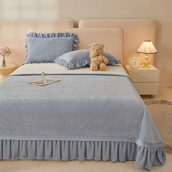 91家纺网 家纺一手货源 找家纺 紫碧螺家纺 2025新款牛奶绒绗绣裙式床盖三件套 银灰