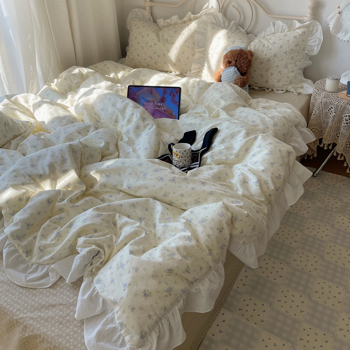 91家纺网 家纺一手货源 找家纺 六巷胡同 2026春夏新款INS博主风韩系小碎花全棉花边款四件套 知棠