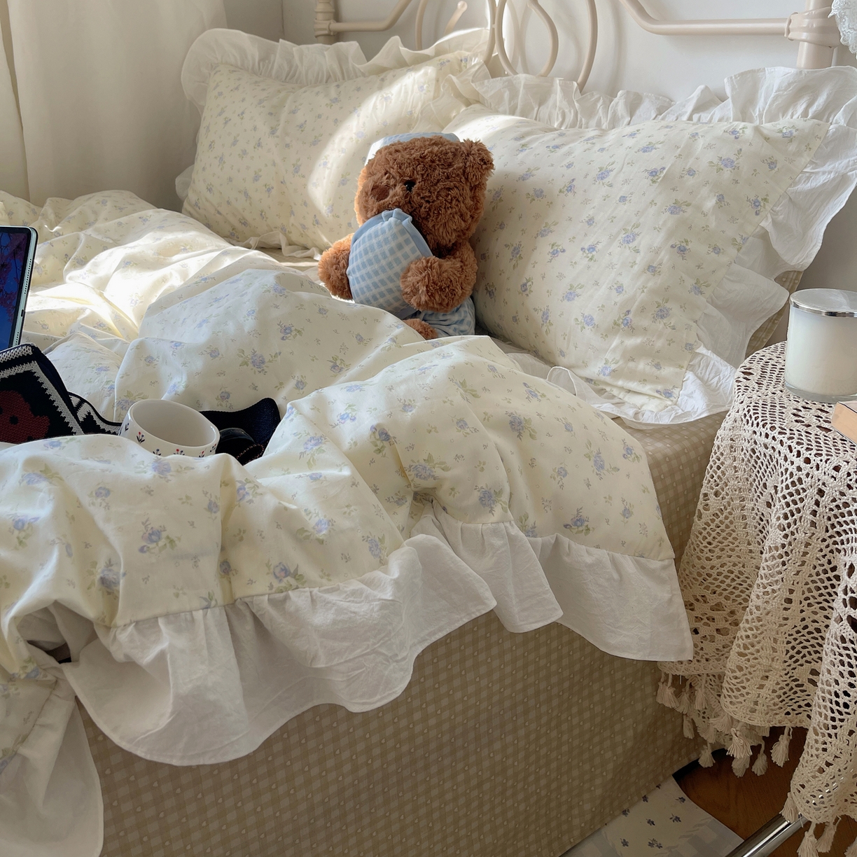 91家纺网 家纺一手货源 找家纺 六巷胡同 2026春夏新款INS博主风韩系小碎花全棉花边款四件套 知棠