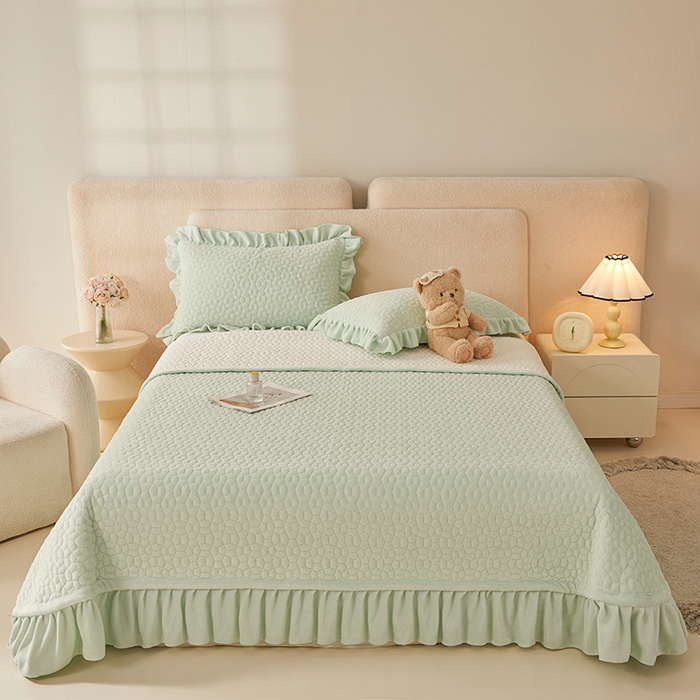 紫碧螺家纺 2025新款牛奶绒绗绣裙式床盖三件套 绿色