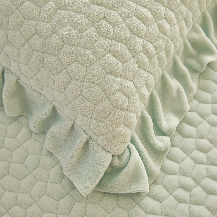 91家纺网 家纺一手货源 找家纺 紫碧螺家纺 2025新款牛奶绒绗绣裙式床盖三件套 绿色