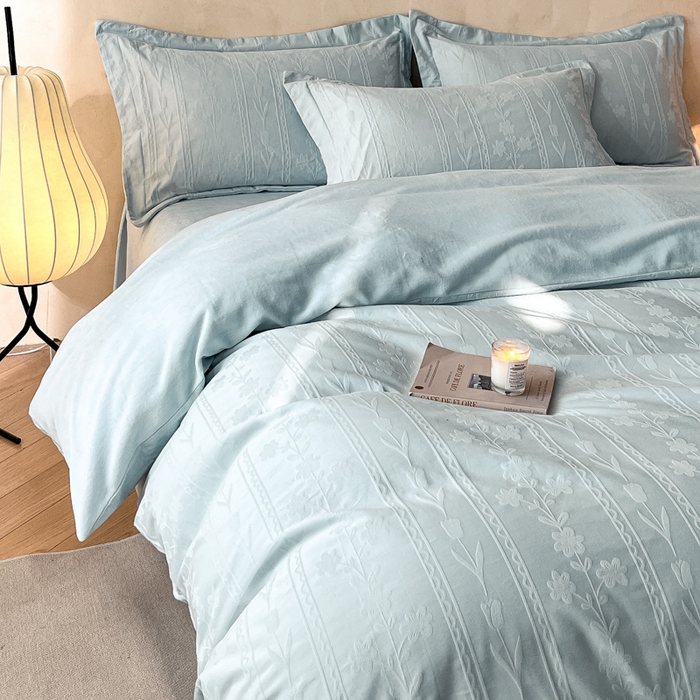 91家纺网 家纺一手货源 找家纺 禾时 2025新款全棉加厚立体提花加绒四件套 花屿-淡雅蓝（加绒款）