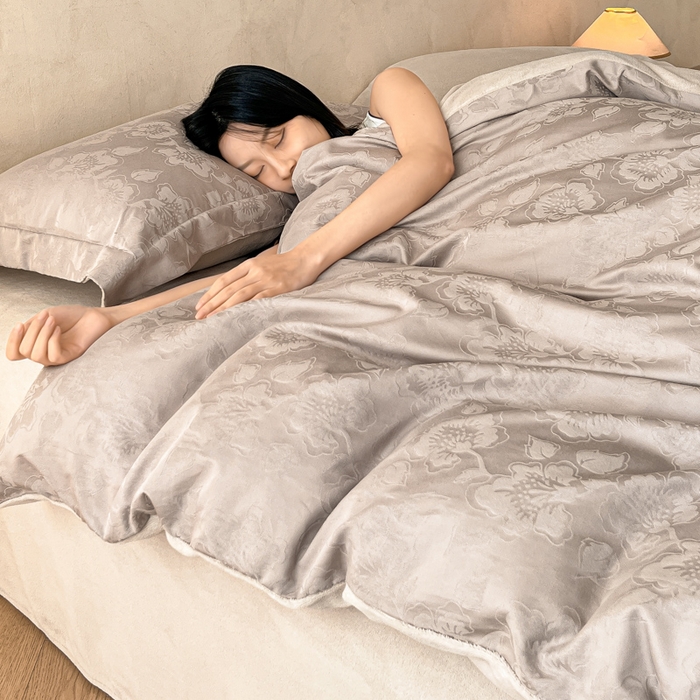 91家纺网 家纺一手货源 找家纺 禾时 2025新款全棉加厚立体提花加绒四件套 兰亭-绅士灰（加绒款）