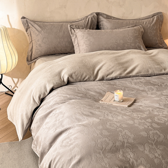 91家纺网 家纺一手货源 找家纺 禾时 2025新款全棉加厚立体提花加绒四件套 兰亭-绅士灰（加绒款）