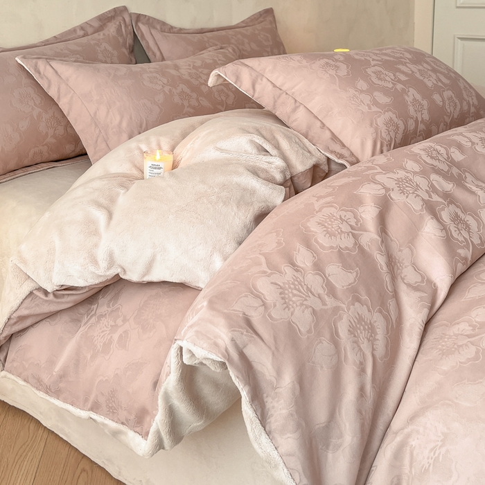 91家纺网 家纺一手货源 找家纺 禾时 2025新款全棉加厚立体提花加绒四件套 兰亭-藕粉色（加绒款）