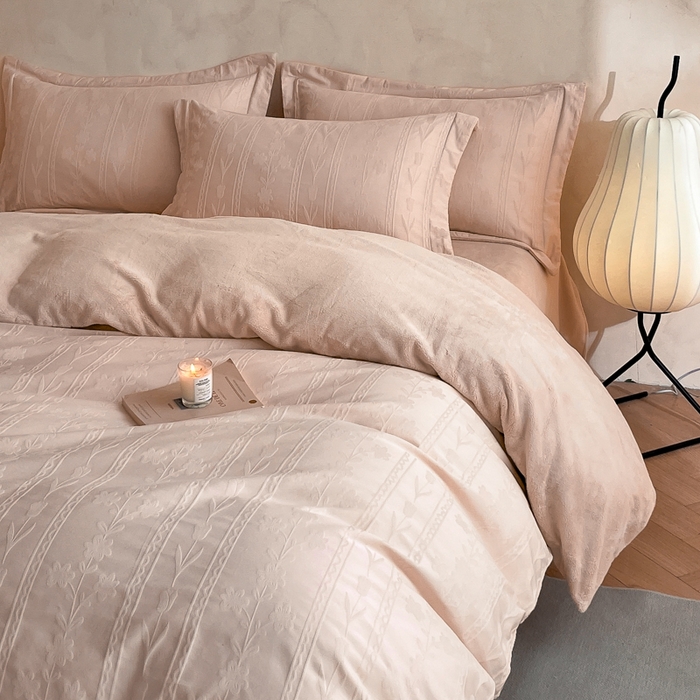 91家纺网 家纺一手货源 找家纺 禾时 2025新款全棉加厚立体提花加绒四件套 花屿-芭比粉（加绒款）