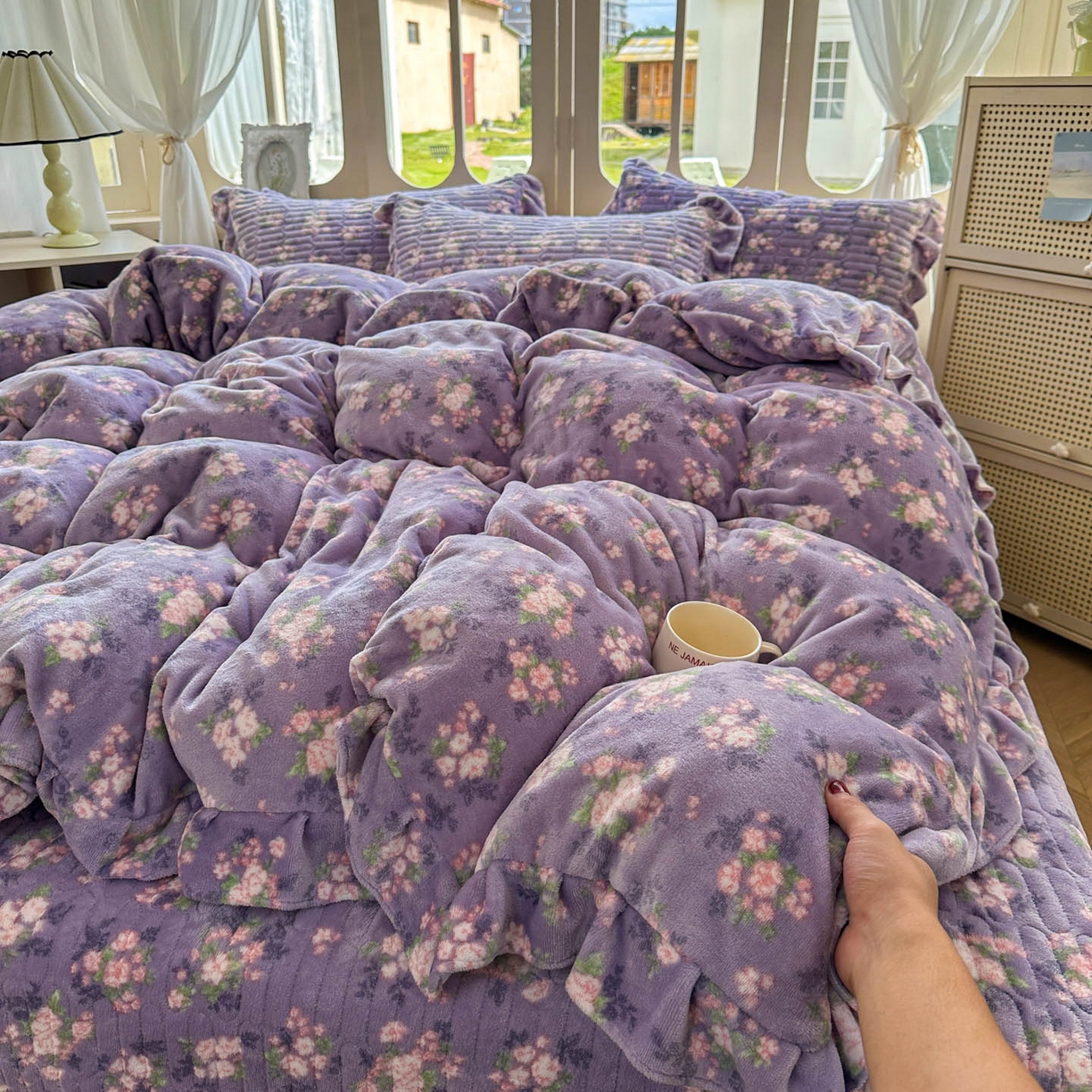 91家纺网 家纺一手货源 找家纺 （总）美梦家纺 2025新款牛奶绒花边夹棉床盖四件套