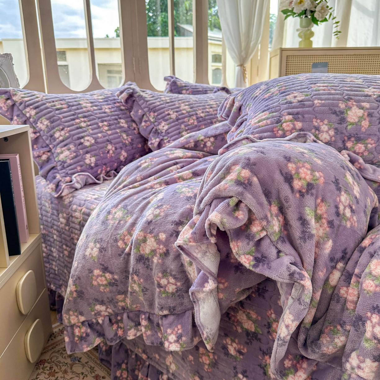 91家纺网 家纺一手货源 找家纺 （总）美梦家纺 2025新款牛奶绒花边夹棉床盖四件套