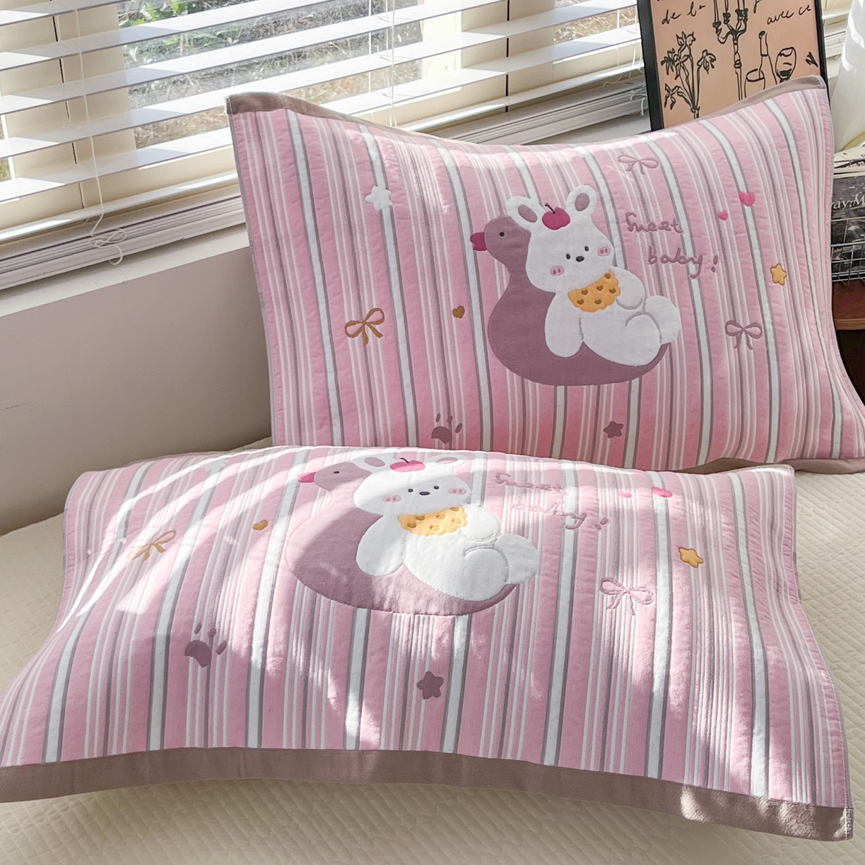 美宜家 2026新款全棉细纱加厚萌系治愈风枕巾 萌萌兔一只