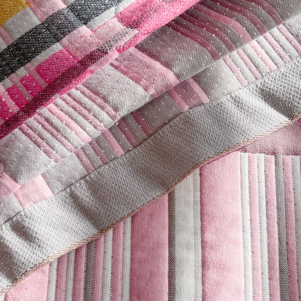 91家纺网 家纺一手货源 找家纺 美宜家 2026新款全棉细纱加厚萌系治愈风枕巾 萌萌兔一只