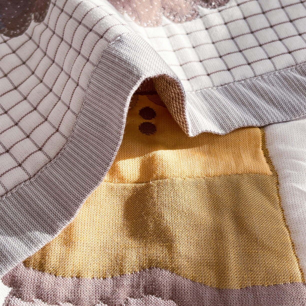 91家纺网 家纺一手货源 找家纺 美宜家 2026新款全棉细纱加厚萌系治愈风枕巾 绅士熊一只