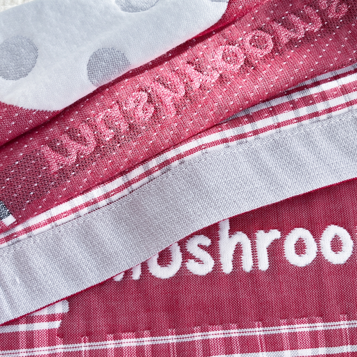 91家纺网 家纺一手货源 找家纺 美宜家 2026新款全棉细纱加厚萌系治愈风枕巾 条纹蘑菇一对