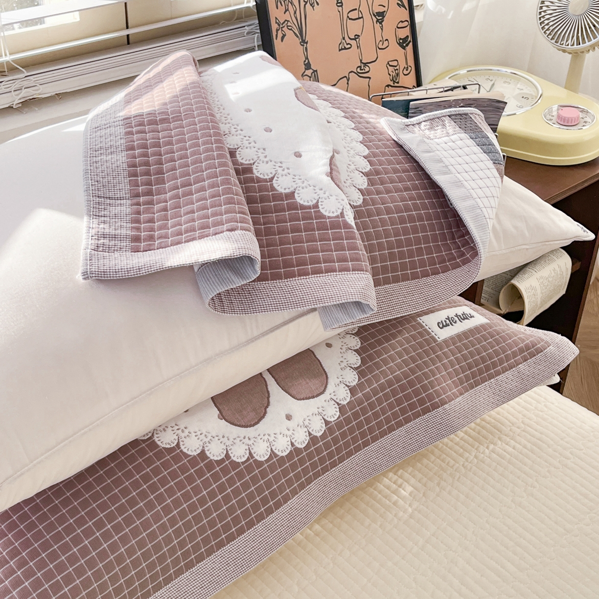 91家纺网 家纺一手货源 找家纺 美宜家 2026新款全棉细纱加厚萌系治愈风枕巾 绅士熊一对