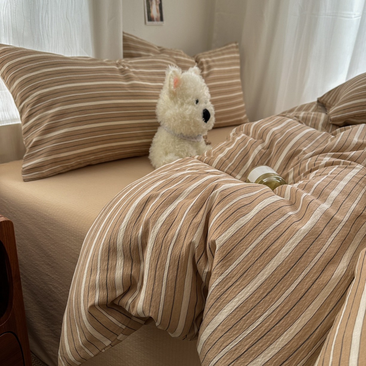 91家纺网 家纺一手货源 找家纺 思诺羽床笠 2026新款亲肤云朵双层纱无印风水洗棉三件套四件套 浅咖条