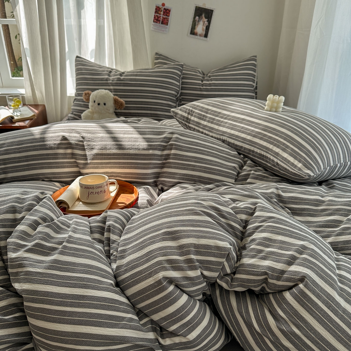 91家纺网 家纺一手货源 找家纺 思诺羽床笠 2026新款亲肤云朵双层纱无印风水洗棉三件套四件套 灰白条