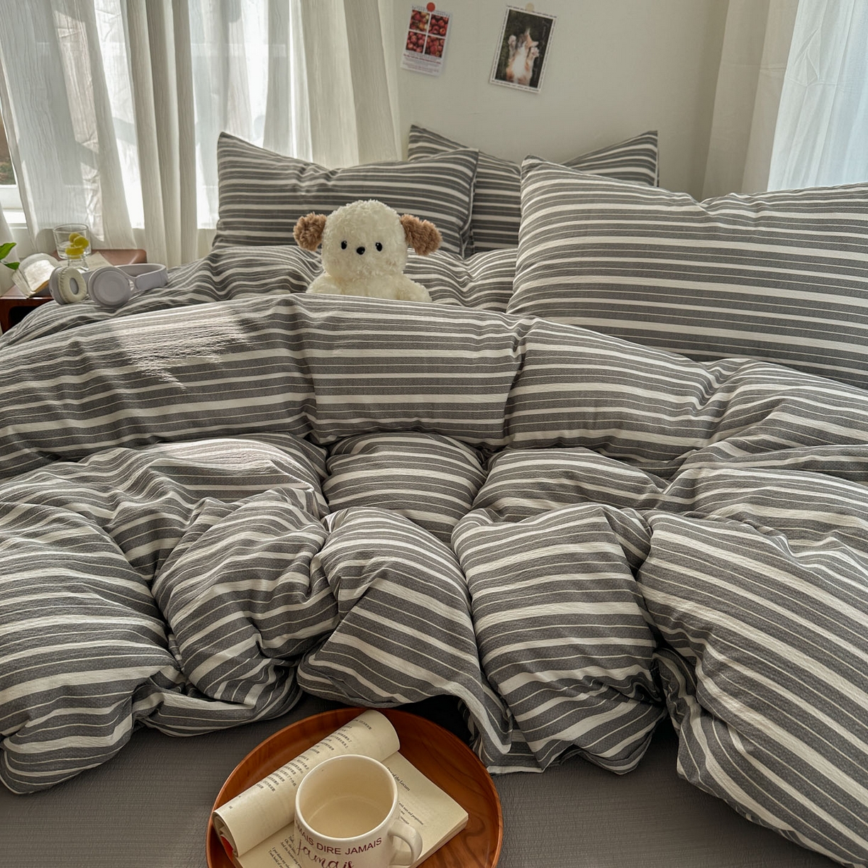 91家纺网 家纺一手货源 找家纺 思诺羽床笠 2026新款亲肤云朵双层纱无印风水洗棉三件套四件套 灰白条