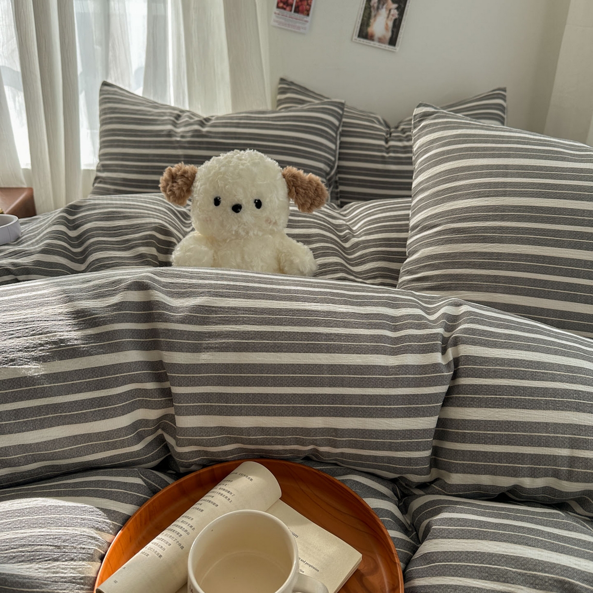 91家纺网 家纺一手货源 找家纺 思诺羽床笠 2026新款亲肤云朵双层纱无印风水洗棉三件套四件套 灰白条