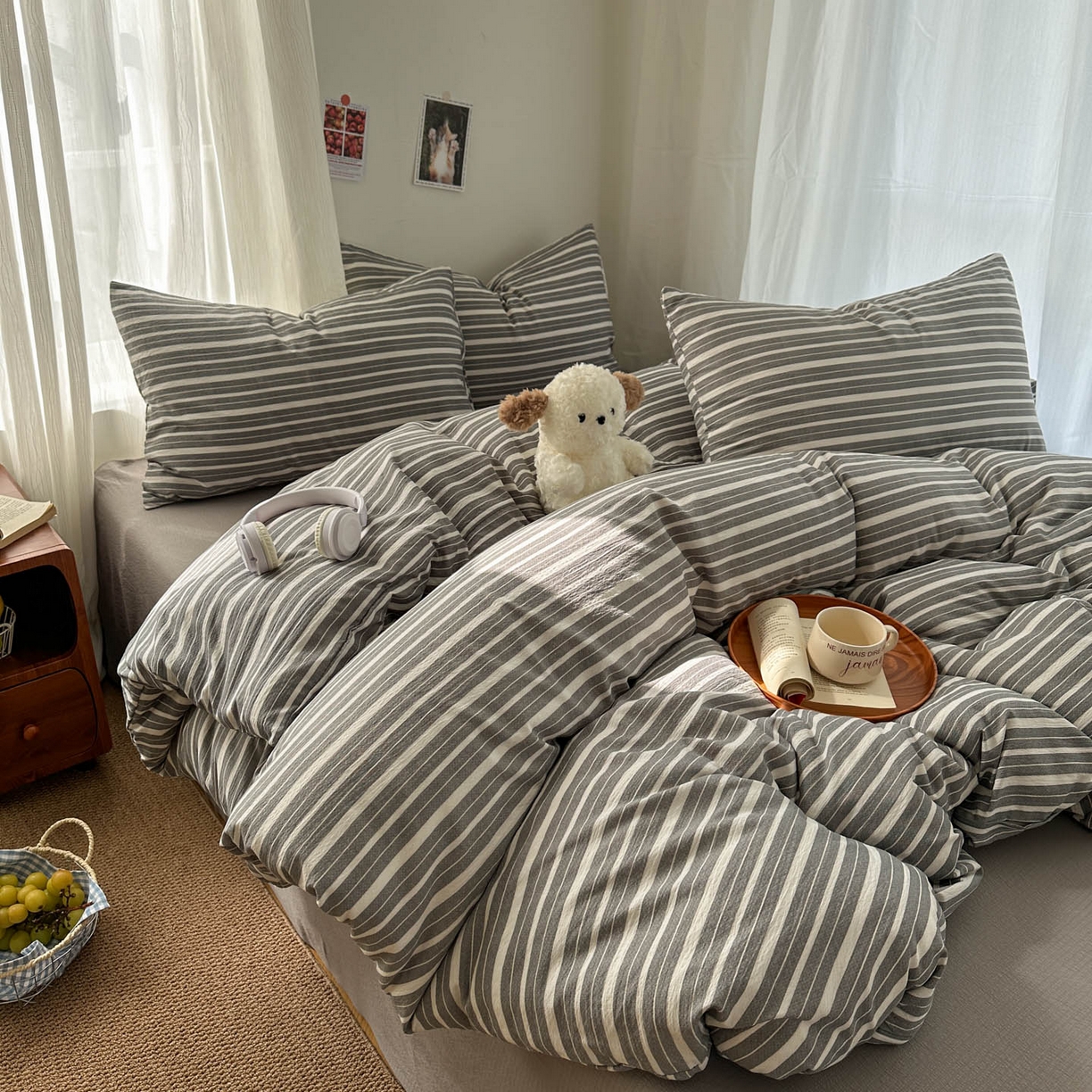 91家纺网 家纺一手货源 找家纺 思诺羽床笠 2026新款亲肤云朵双层纱无印风水洗棉三件套四件套 灰白条