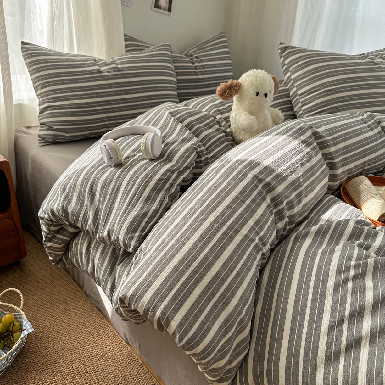 91家纺网 家纺一手货源 找家纺 思诺羽床笠 2026新款亲肤云朵双层纱无印风水洗棉三件套四件套 灰白条