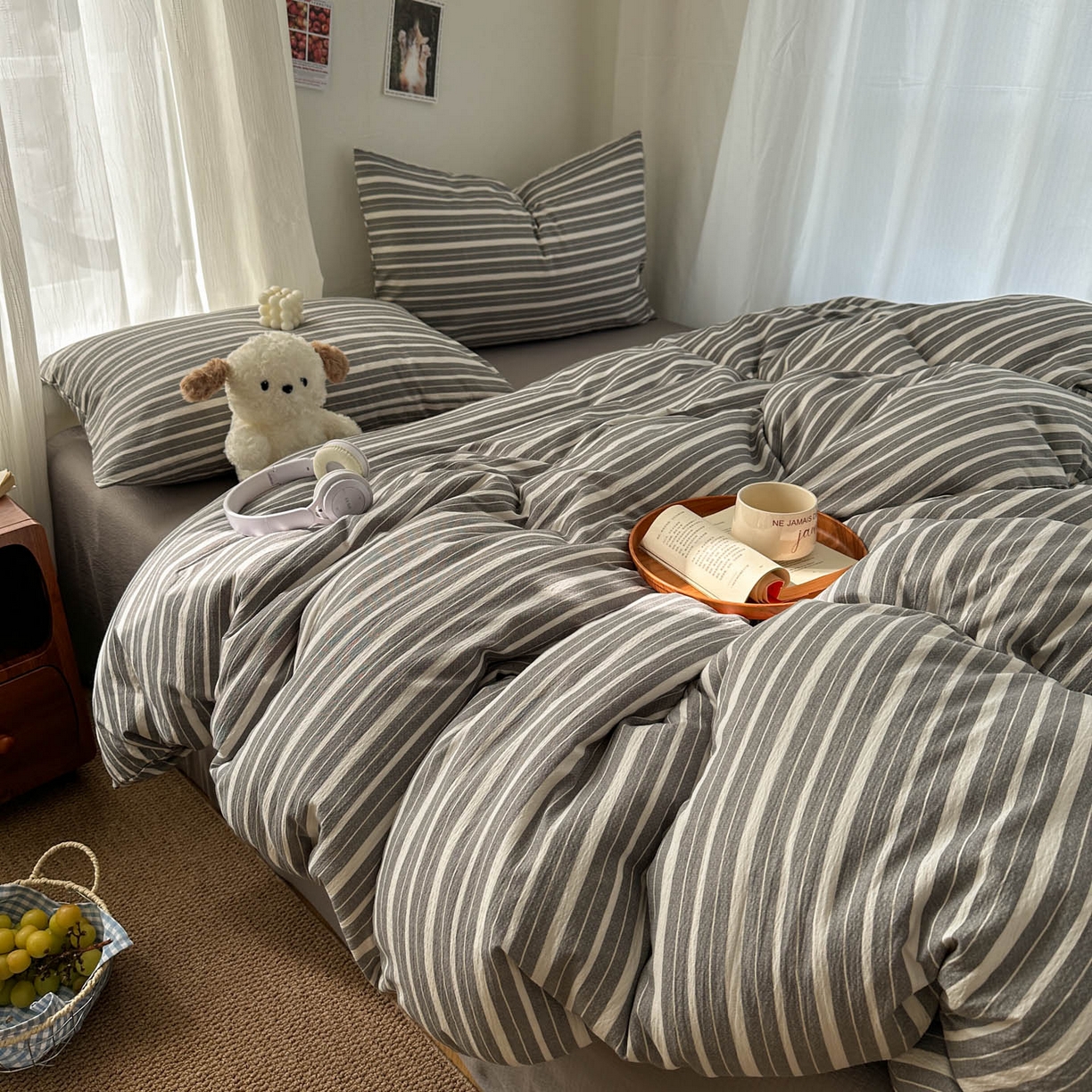 91家纺网 家纺一手货源 找家纺 思诺羽床笠 2026新款亲肤云朵双层纱无印风水洗棉三件套四件套 灰白条