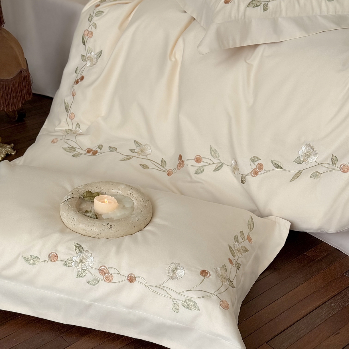 91家纺网 家纺一手货源 找家纺 佳汐蓝家纺 2025新款百支暖绒新疆长绒棉四件套--蔓语樱梦（券后控价338） 蔓语樱梦-奶芙