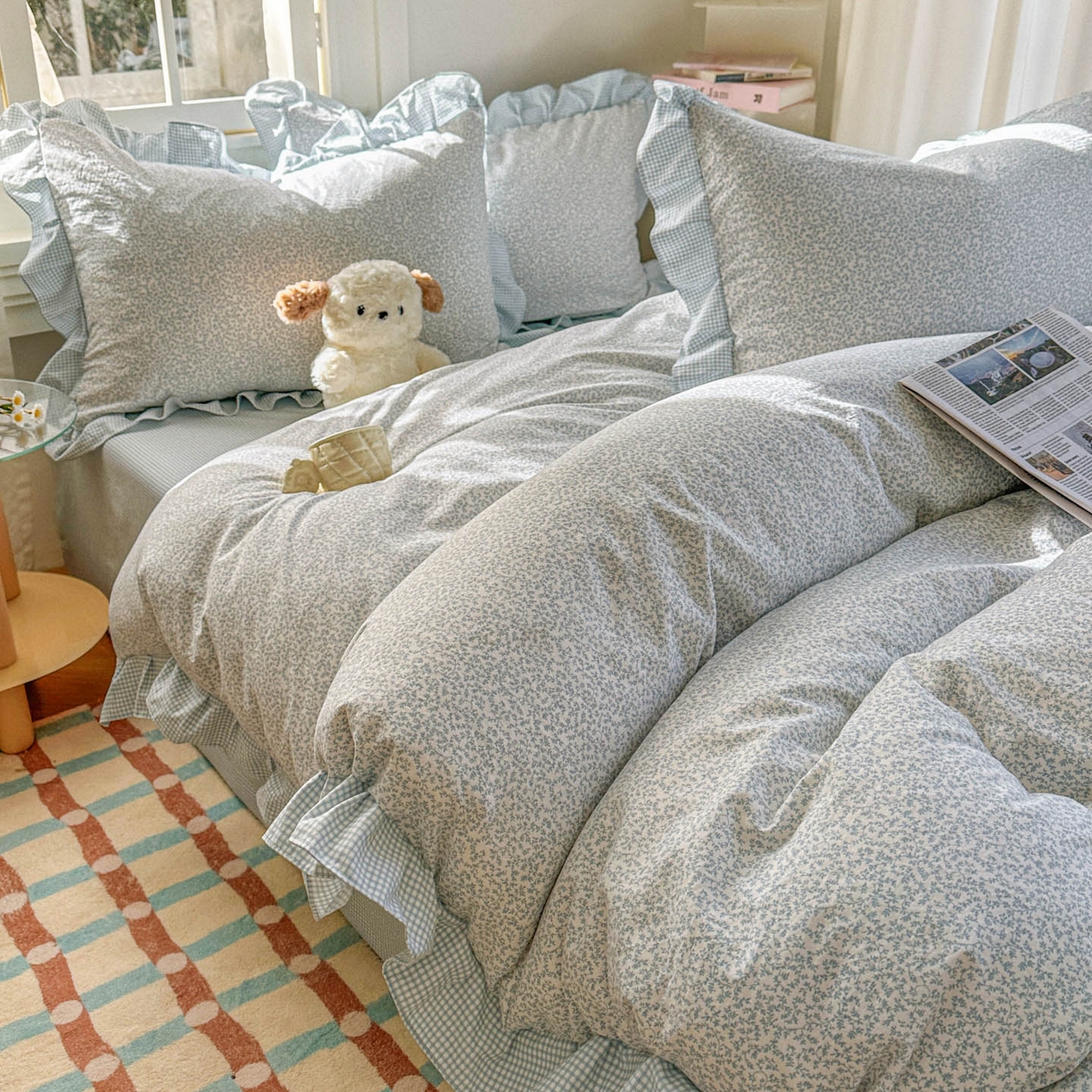 91家纺网 家纺一手货源 找家纺 金梦拉家纺 2026春夏韩版花边款小碎花古法水洗仿棉A类砂洗云小棉四件套 海盐奶蓝