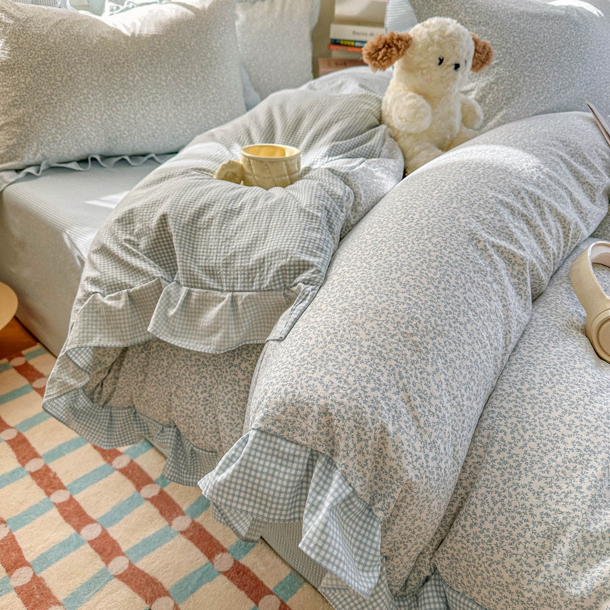 91家纺网 家纺一手货源 找家纺 金梦拉家纺 2026春夏韩版花边款小碎花古法水洗仿棉A类砂洗云小棉四件套 海盐奶蓝