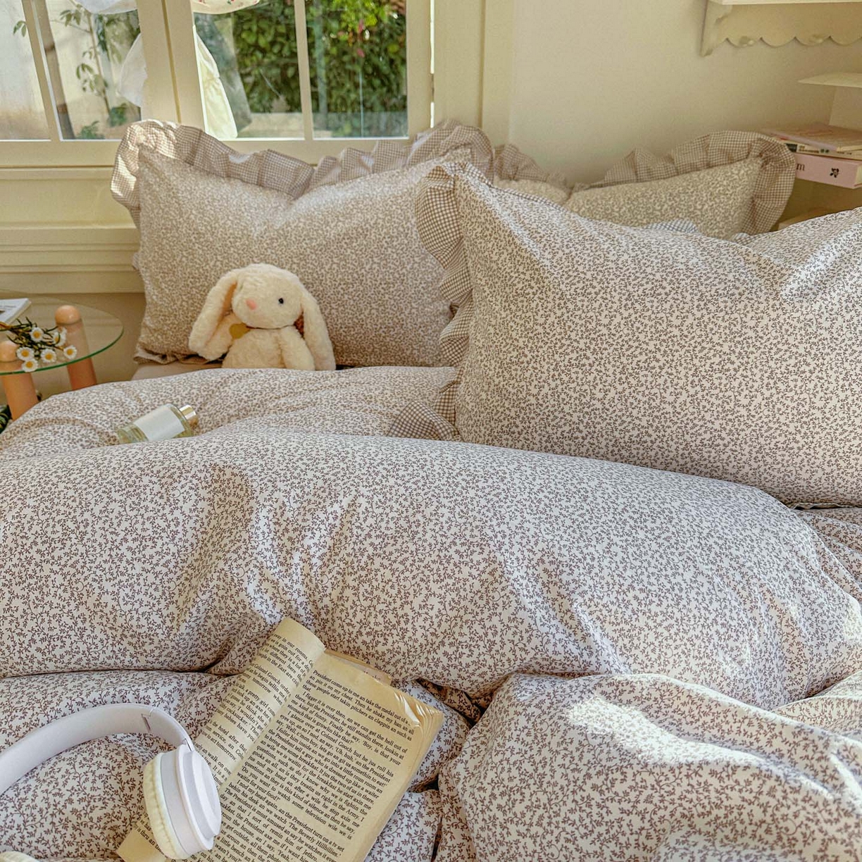 91家纺网 家纺一手货源 找家纺 金梦拉家纺 2026春夏韩版花边款小碎花古法水洗仿棉A类砂洗云小棉四件套 海盐奶咖