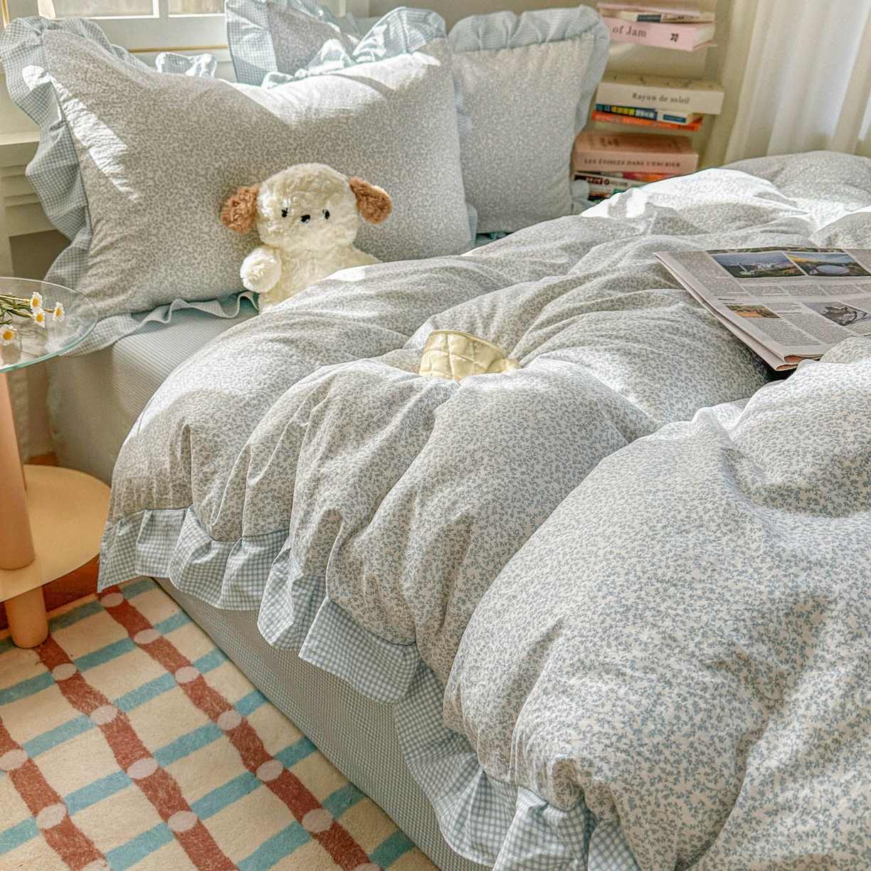 91家纺网 家纺一手货源 找家纺 金梦拉家纺 2026春夏韩版花边款小碎花古法水洗仿棉A类砂洗云小棉四件套 海盐奶蓝