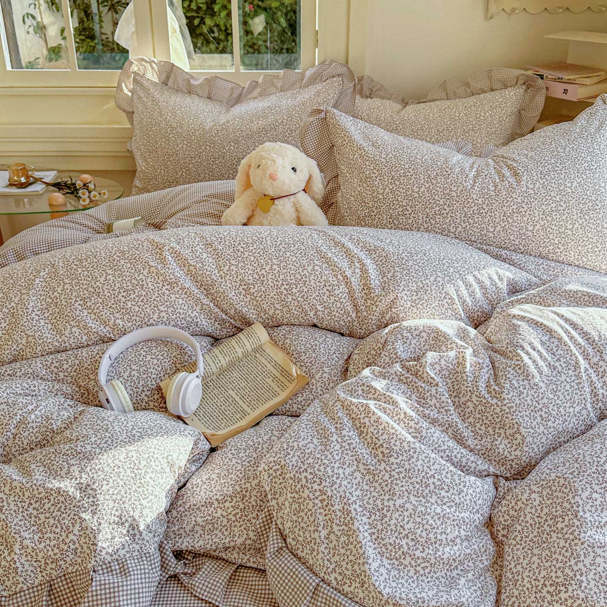 91家纺网 家纺一手货源 找家纺 金梦拉家纺 2026春夏韩版花边款小碎花古法水洗仿棉A类砂洗云小棉四件套 海盐奶咖