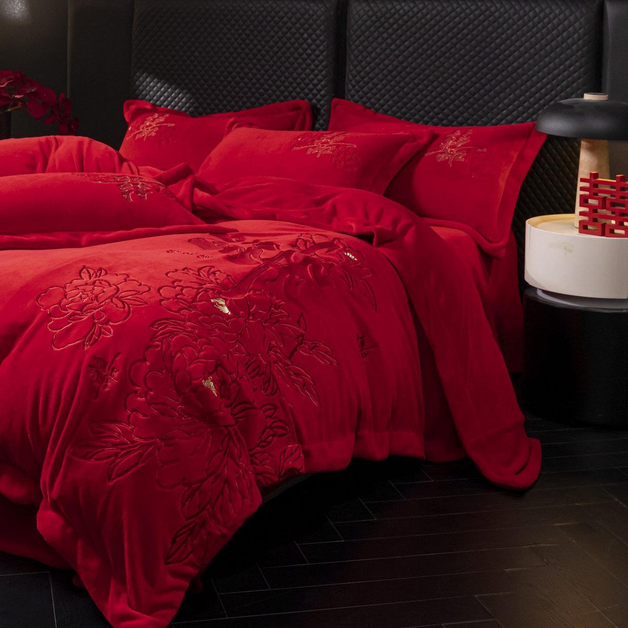 91家纺网 家纺一手货源 找家纺 （总）帝王家纺 2025新款加厚保暖牛奶绒婚庆刺绣四件套珊瑚绒红色结婚床品