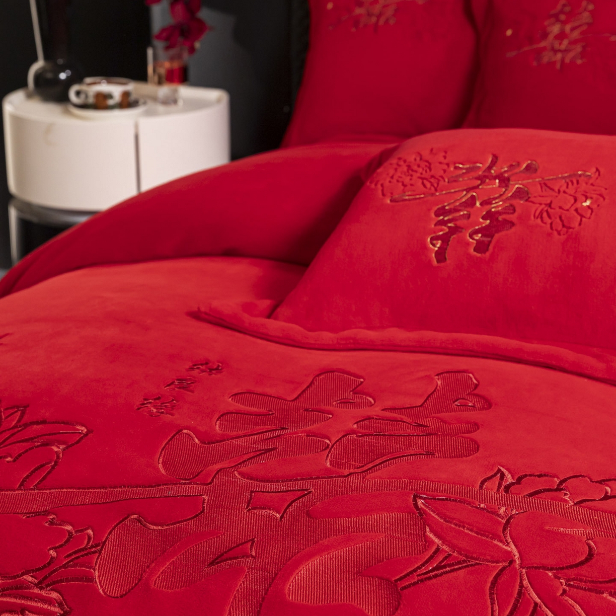 91家纺网 家纺一手货源 找家纺 （总）帝王家纺 2025新款加厚保暖牛奶绒婚庆刺绣四件套珊瑚绒红色结婚床品