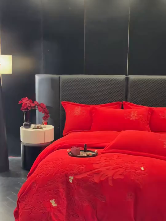 91家纺网 家纺一手货源 找家纺 （总）帝王家纺 2025新款加厚保暖牛奶绒婚庆刺绣四件套珊瑚绒红色结婚床品