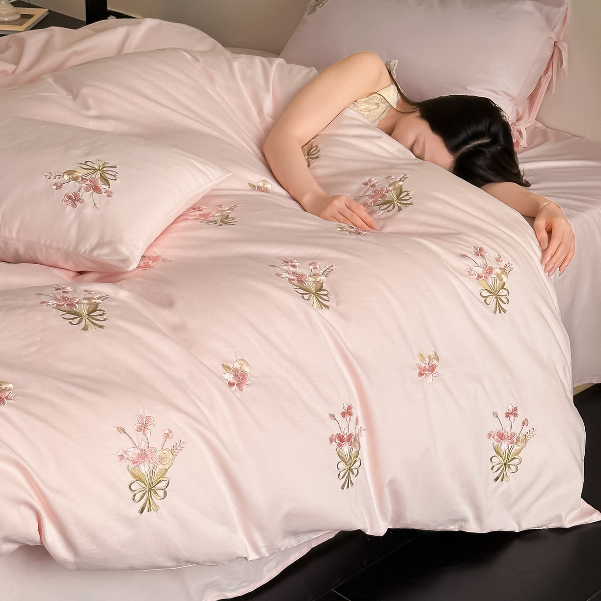 91家纺网 家纺一手货源 找家纺 （总）帝王家纺 2025爆款冬季加厚磨毛刺绣四件套法式少女心新品