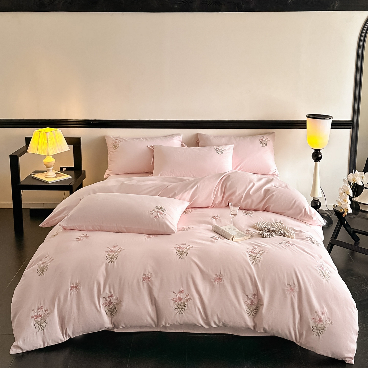 91家纺网 家纺一手货源 找家纺 帝王家纺 2025爆款冬季加厚磨毛刺绣四件套法式少女心新品 花颜-粉