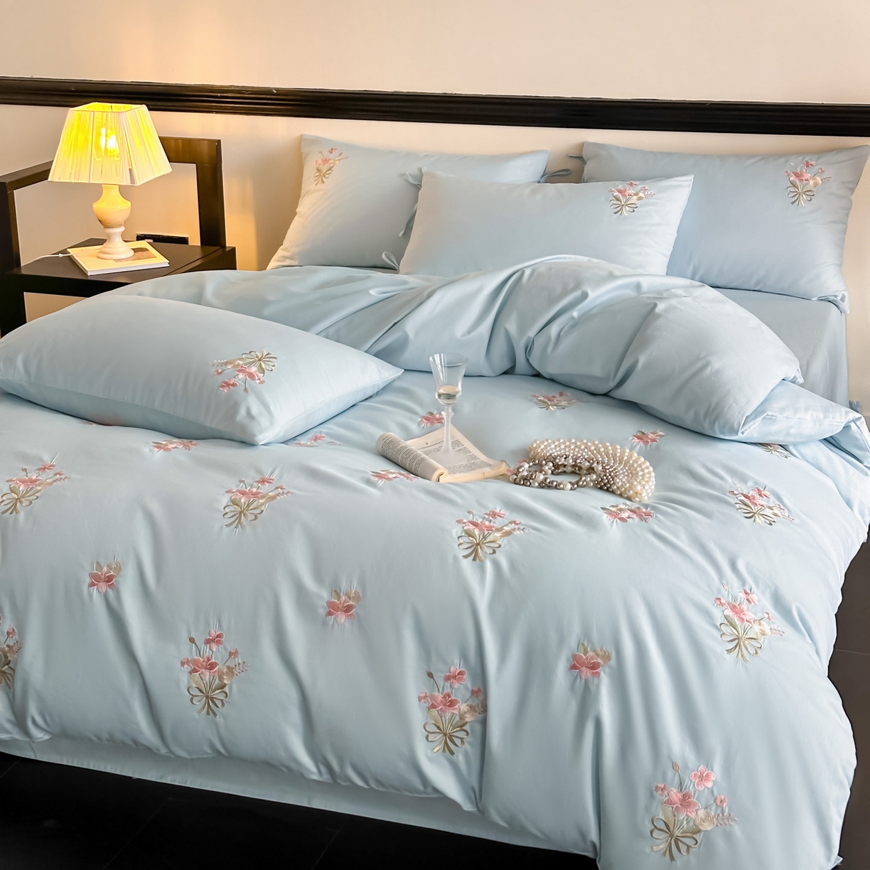 91家纺网 家纺一手货源 找家纺 帝王家纺 2025爆款冬季加厚磨毛刺绣四件套法式少女心新品 花颜-蓝