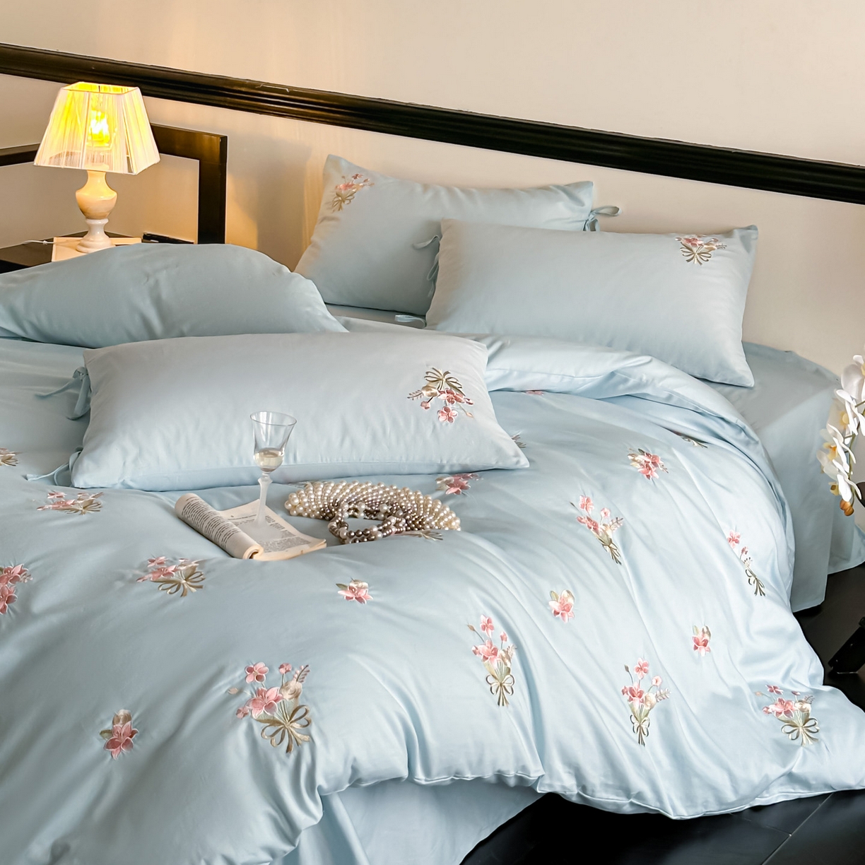 91家纺网 家纺一手货源 找家纺 帝王家纺 2025爆款冬季加厚磨毛刺绣四件套法式少女心新品 花颜-蓝