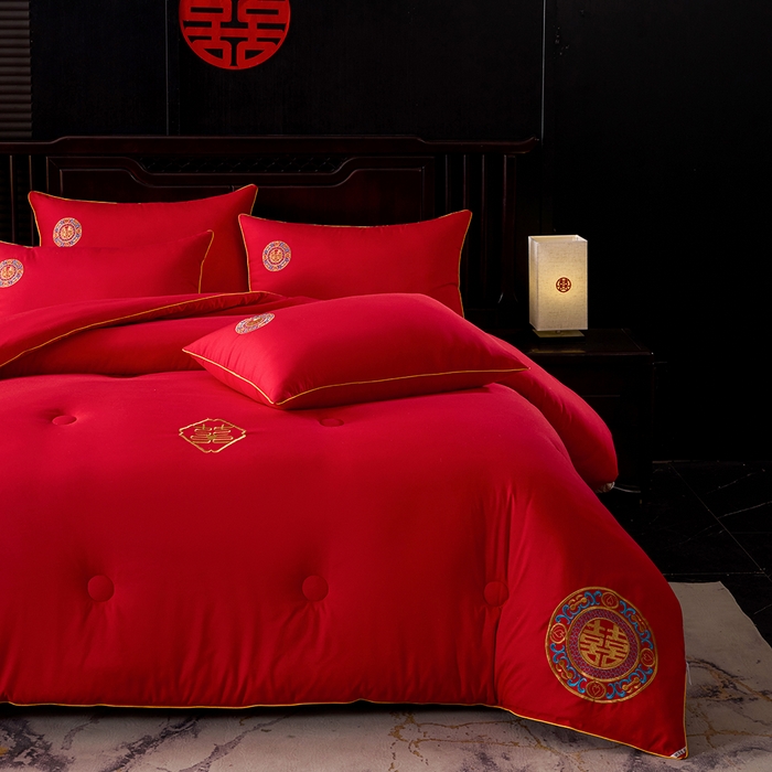 91家纺网 家纺一手货源 找家纺 啊雅家居 2026新款结婚大红套装被芯床垫枕芯大豆棉 爱囍被芯