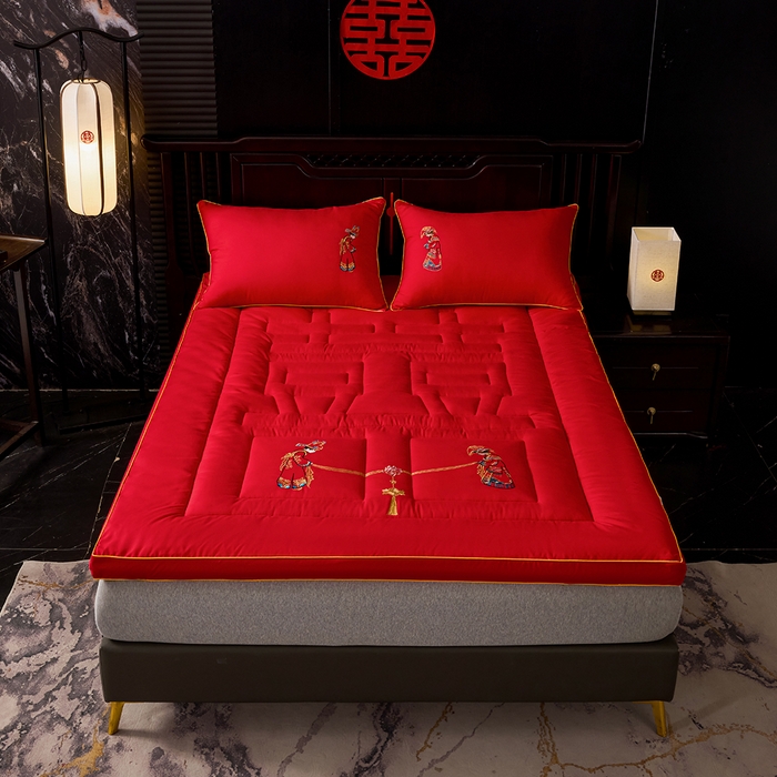 91家纺网 家纺一手货源 找家纺 啊雅家居 2026新款结婚大红套装被芯床垫枕芯大豆棉 新婚床垫