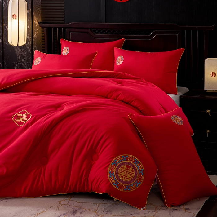 91家纺网 家纺一手货源 找家纺 啊雅家居 2026新款结婚大红套装被芯床垫枕芯大豆棉 爱囍被芯