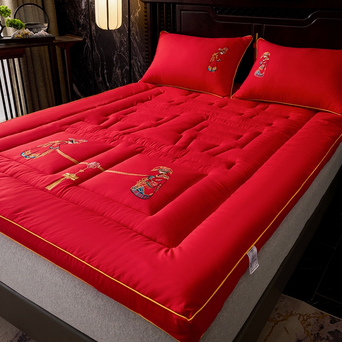 91家纺网 家纺一手货源 找家纺 啊雅家居 2026新款结婚大红套装被芯床垫枕芯大豆棉 新婚床垫