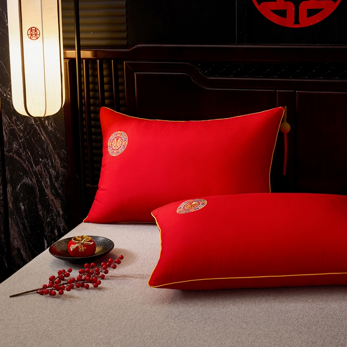91家纺网 家纺一手货源 找家纺 啊雅家居 2026新款结婚大红套装被芯床垫枕芯大豆棉 爱囍枕芯