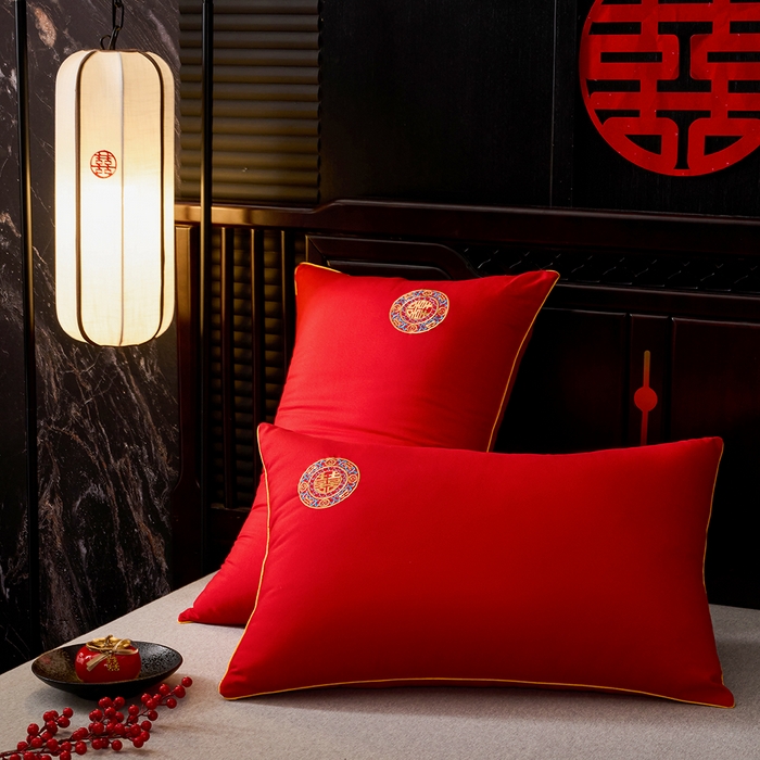 91家纺网 家纺一手货源 找家纺 啊雅家居 2026新款结婚大红套装被芯床垫枕芯大豆棉 爱囍枕芯