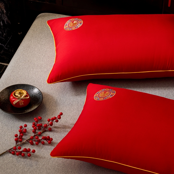91家纺网 家纺一手货源 找家纺 啊雅家居 2026新款结婚大红套装被芯床垫枕芯大豆棉 爱囍枕芯