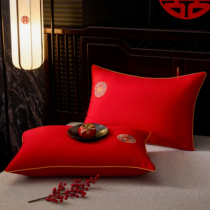 91家纺网 家纺一手货源 找家纺 啊雅家居 2026新款结婚大红套装被芯床垫枕芯大豆棉 爱囍枕芯
