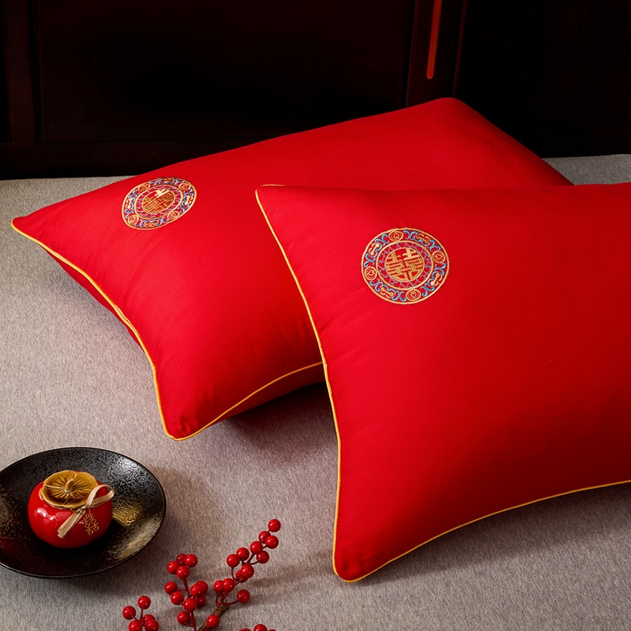91家纺网 家纺一手货源 找家纺 啊雅家居 2026新款结婚大红套装被芯床垫枕芯大豆棉 爱囍枕芯